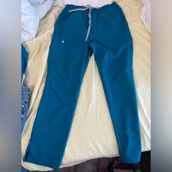 Figs scrub set like new women’s M - Picture 2 of 3